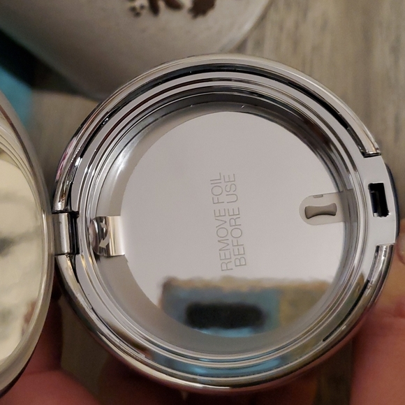 La Prairie Skin Caviar Loose Powder Translucent 1 NWOB! - Picture 7 of 7